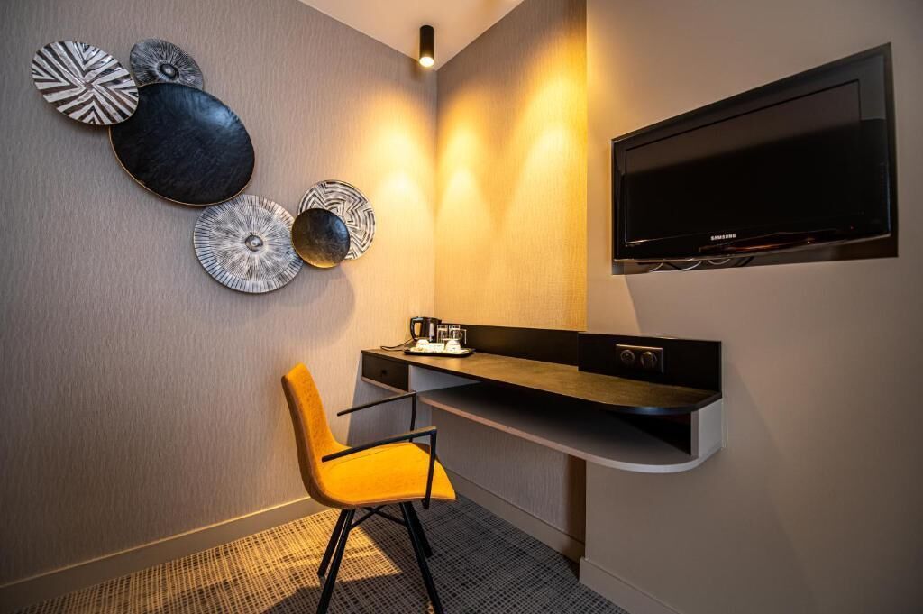 twin room | 1 bedroom, premium bedding, minibar, in-room safe