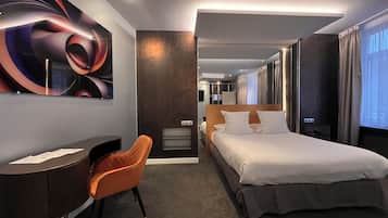 Comfort kamer | Luxe beddengoed, een minibar, een kluis op de kamer, een bureau