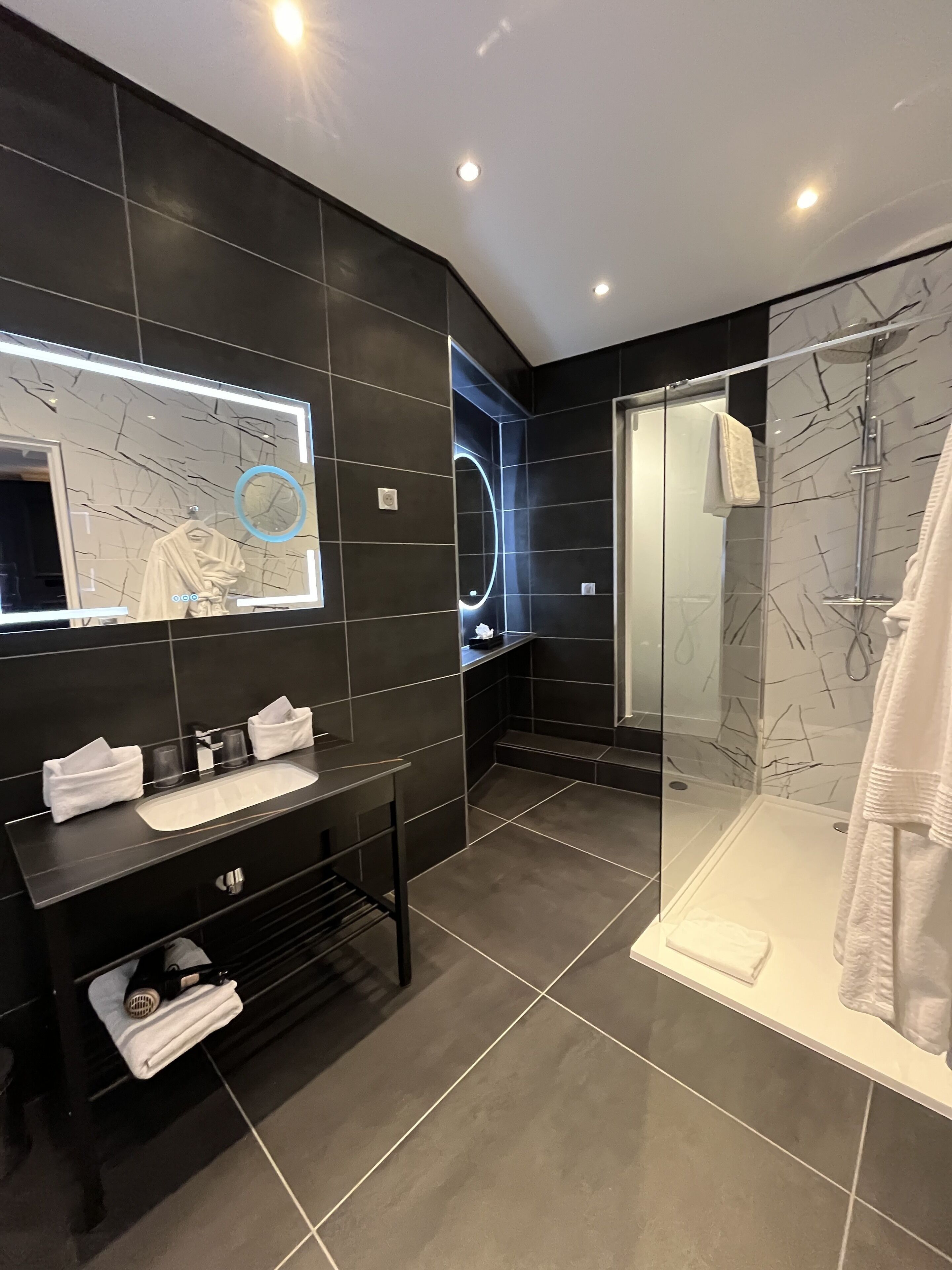 comfort room, harbour view | 1 bedroom, premium bedding, minibar, in-room safe