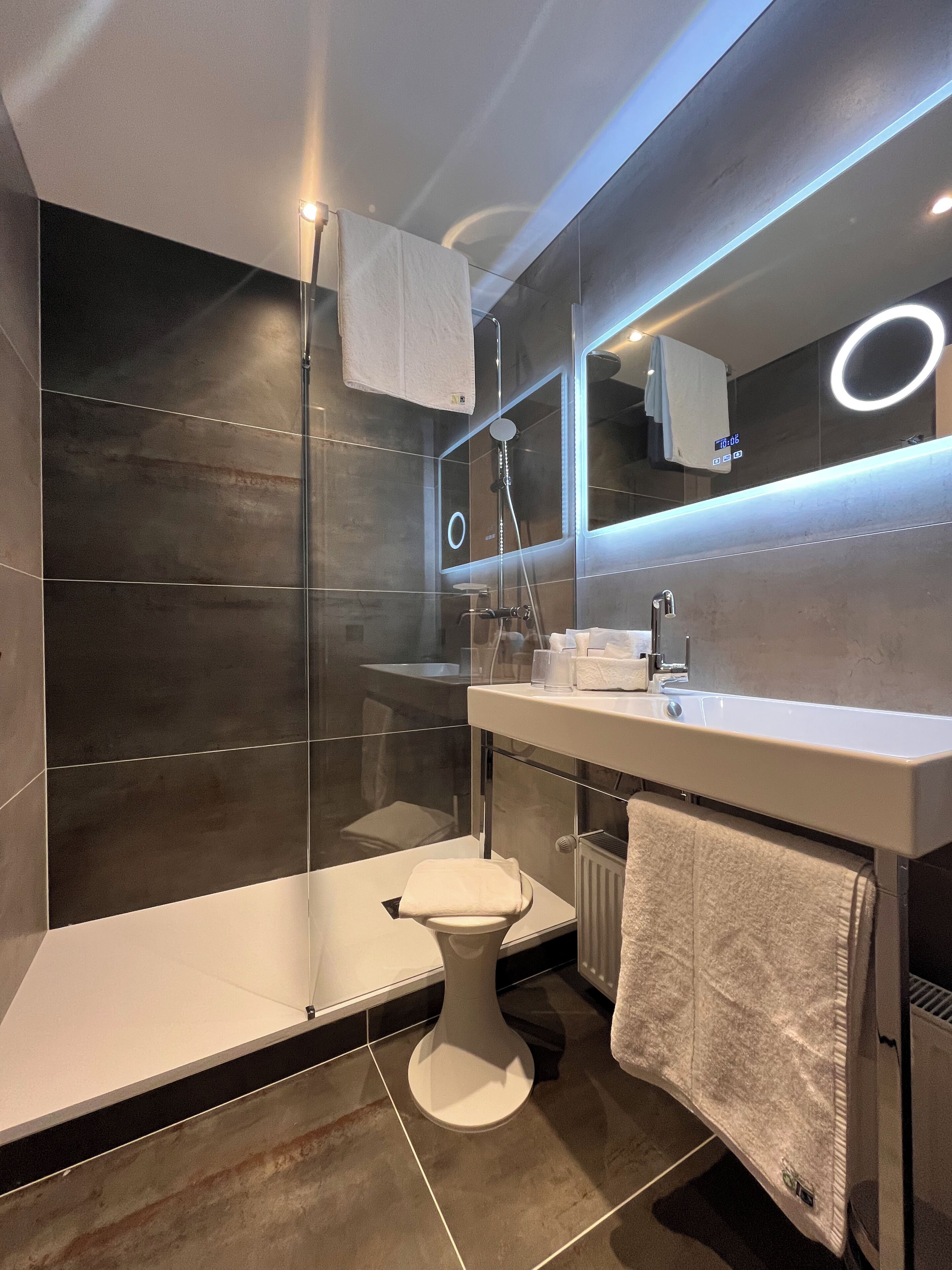 double room | bathroom | free toiletries, hair dryer, towels