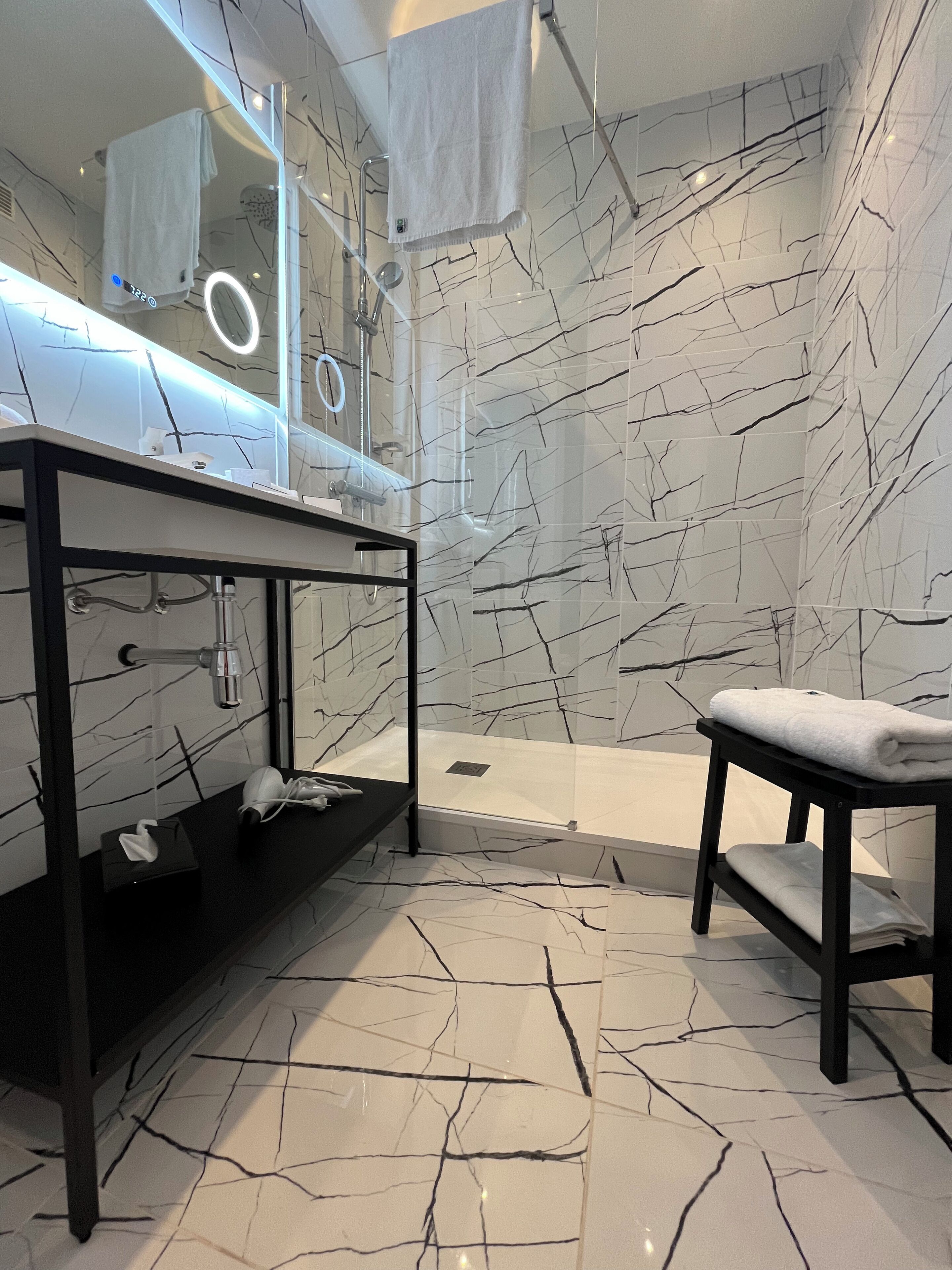 double room | 1 bedroom, premium bedding, minibar, in-room safe