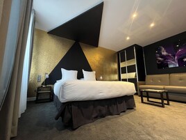Ropa de cama de alta calidad y minibar 