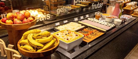 Petit déjeuner continental servi tous les jours en supplément