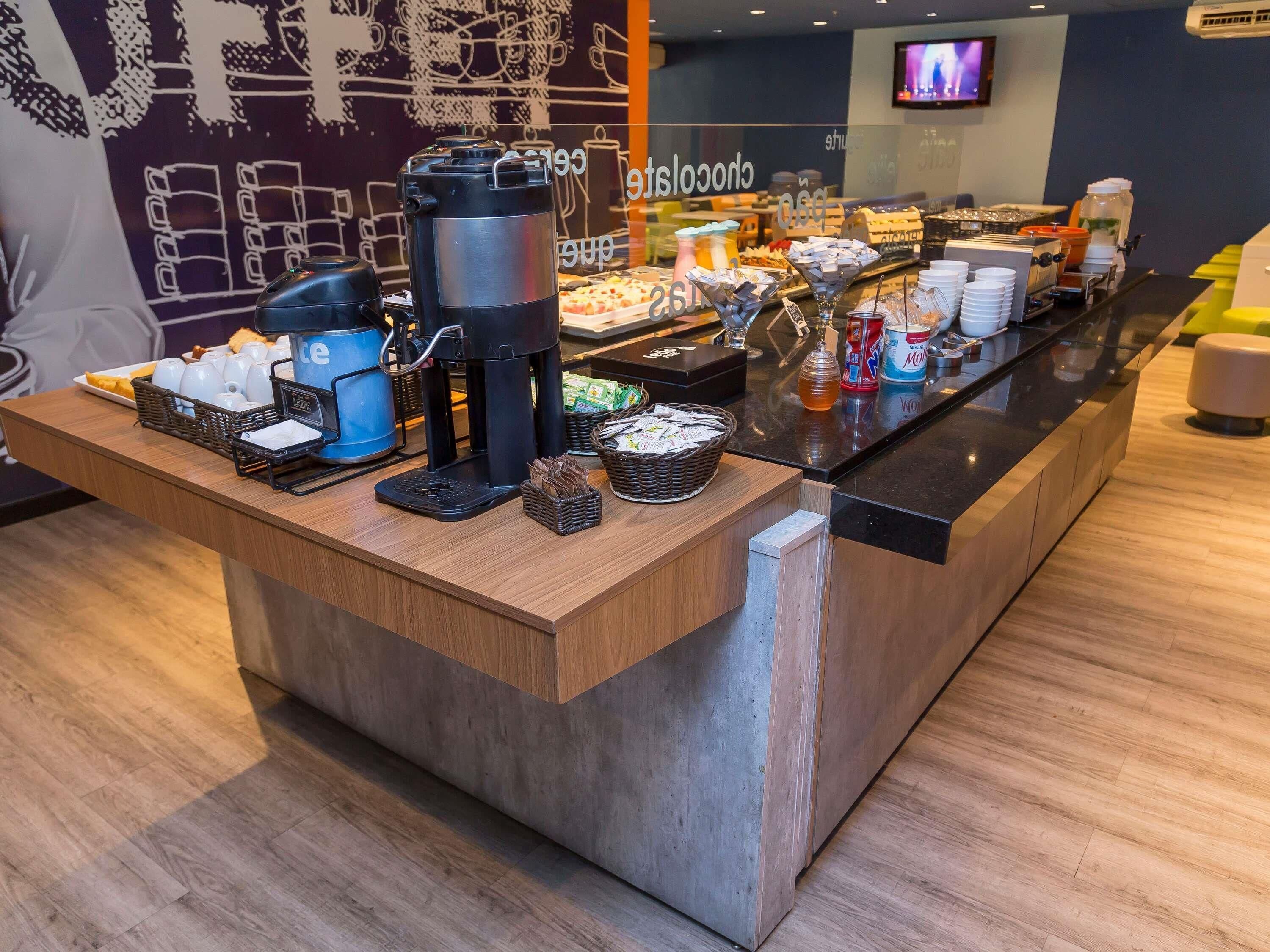 Daily continental breakfast (BRL 46 per person)