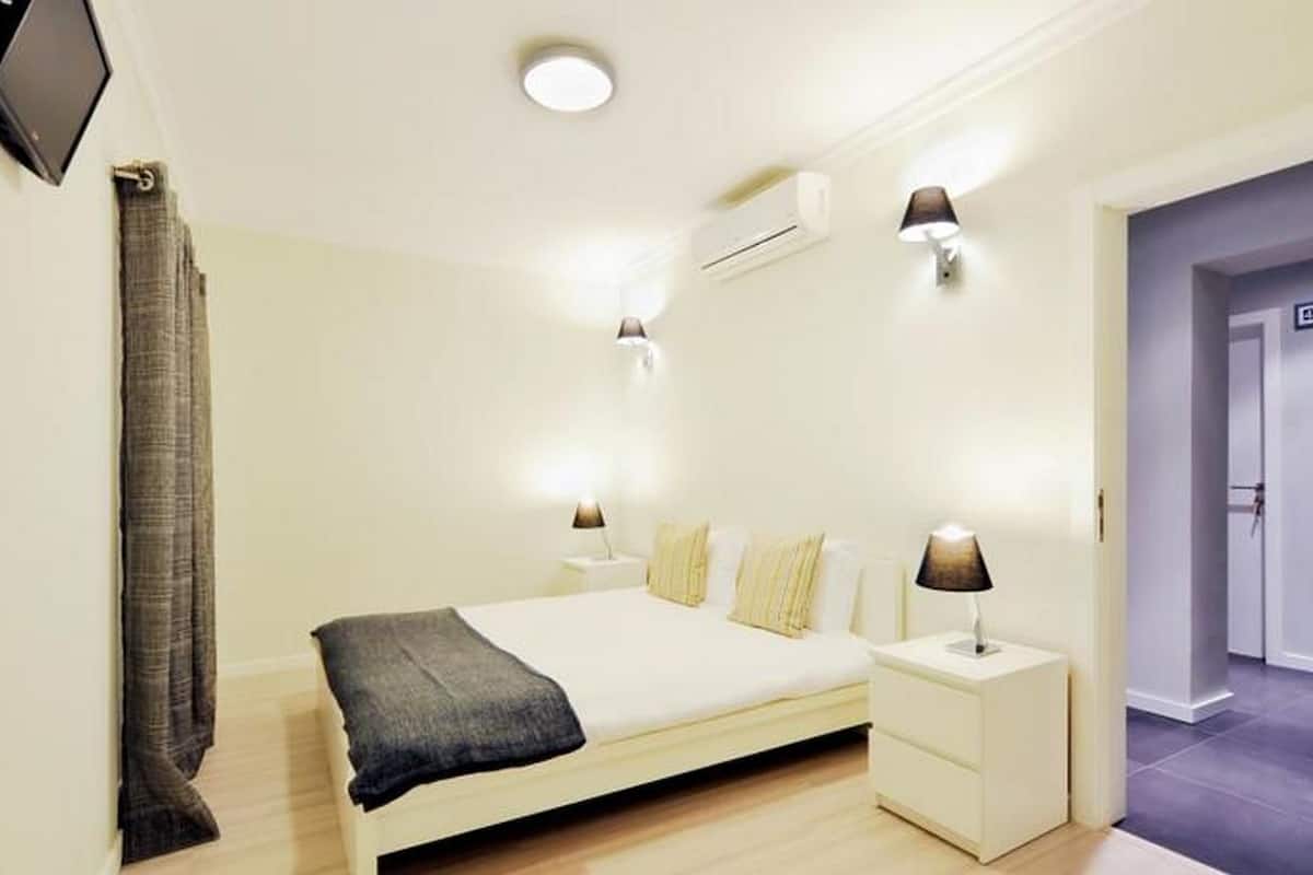 Soundproofing, WiFi (free)
