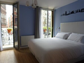 Superior kamer, 1 twee- of 2 eenpersoonsbedden | Luxe beddengoed, een minibar, een kluis op de kamer, een bureau