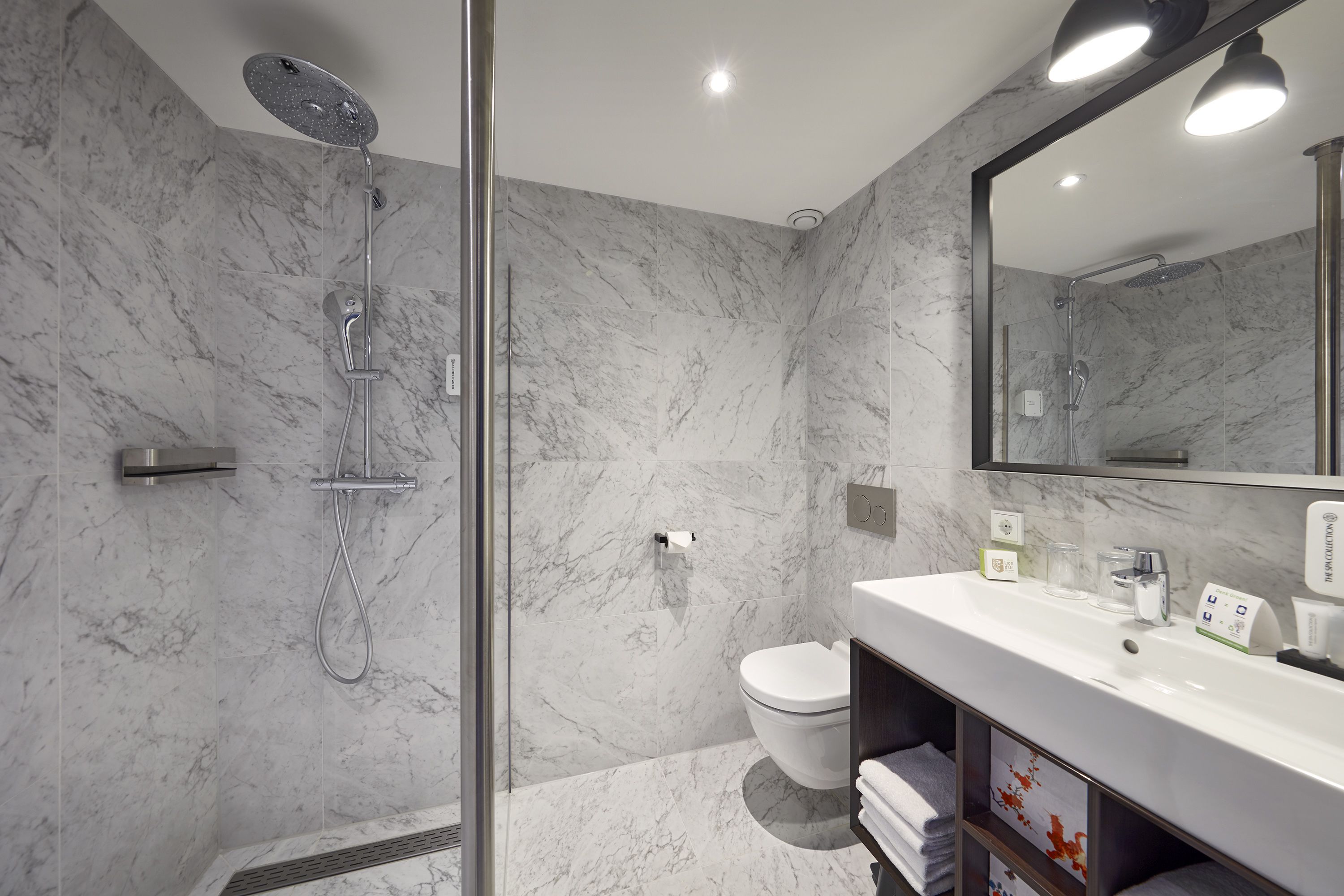 shower, free toiletries, hair dryer, towels