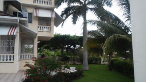 Family Cottage, 1 Bedroom, Refrigerator & Microwave, Mountain View | 1 bedroom, Egyptian cotton sheets, premium bedding, in-room safe - Ocho Rios Golden View (Kingston)