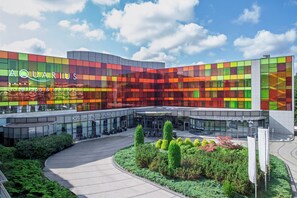 A modern building with a colorful facade, labeled "AQUARIUS hotel spa & wellness." - Hotel Aquarius Spa (Kolobrzeg)