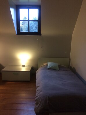 Standard-Dreibettzimmer | Schreibtisch, schallisolierte Zimmer, Zustellbetten, kostenloses WLAN