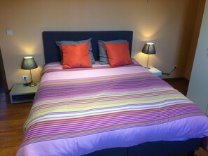 Standard Triple Room | Meja, kalis bunyi, katil lipat simpan/tambahan, Wi-fi percuma 