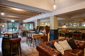 2 bars/lounges - The Litton (Radstock)