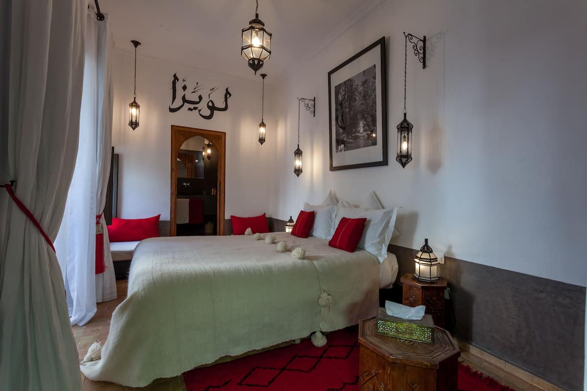 Habitación doble Confort, baño privado (LUISA) | Ropa de cama de alta calidad y camas con pillow-top