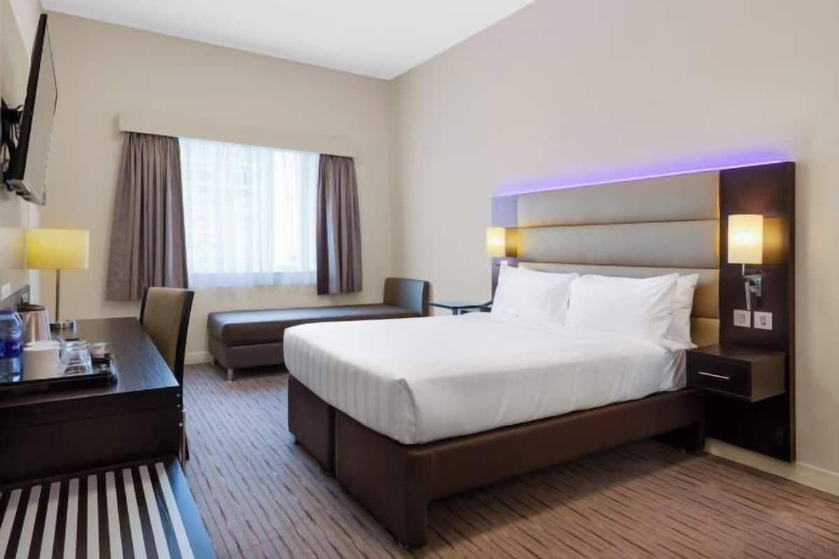 Premium bedding, minibar, in-room safe, desk