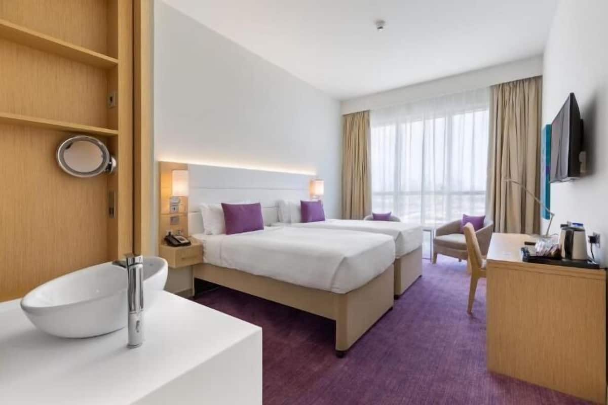 Premium bedding, minibar, in-room safe, desk