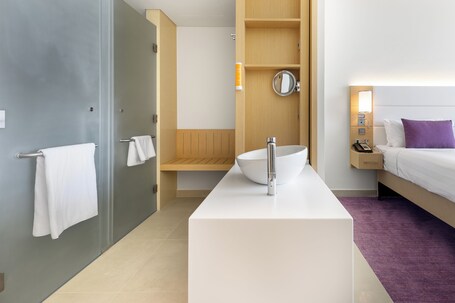 Premier Inn Dubai Ibn Battuta Mall - Image 61