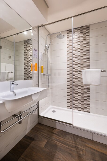 Premier Inn Dubai Ibn Battuta Mall - Image 29