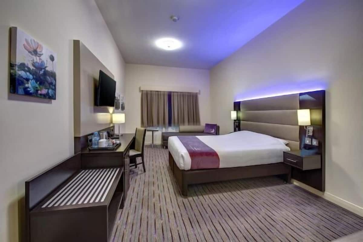 Premium bedding, minibar, in-room safe, desk