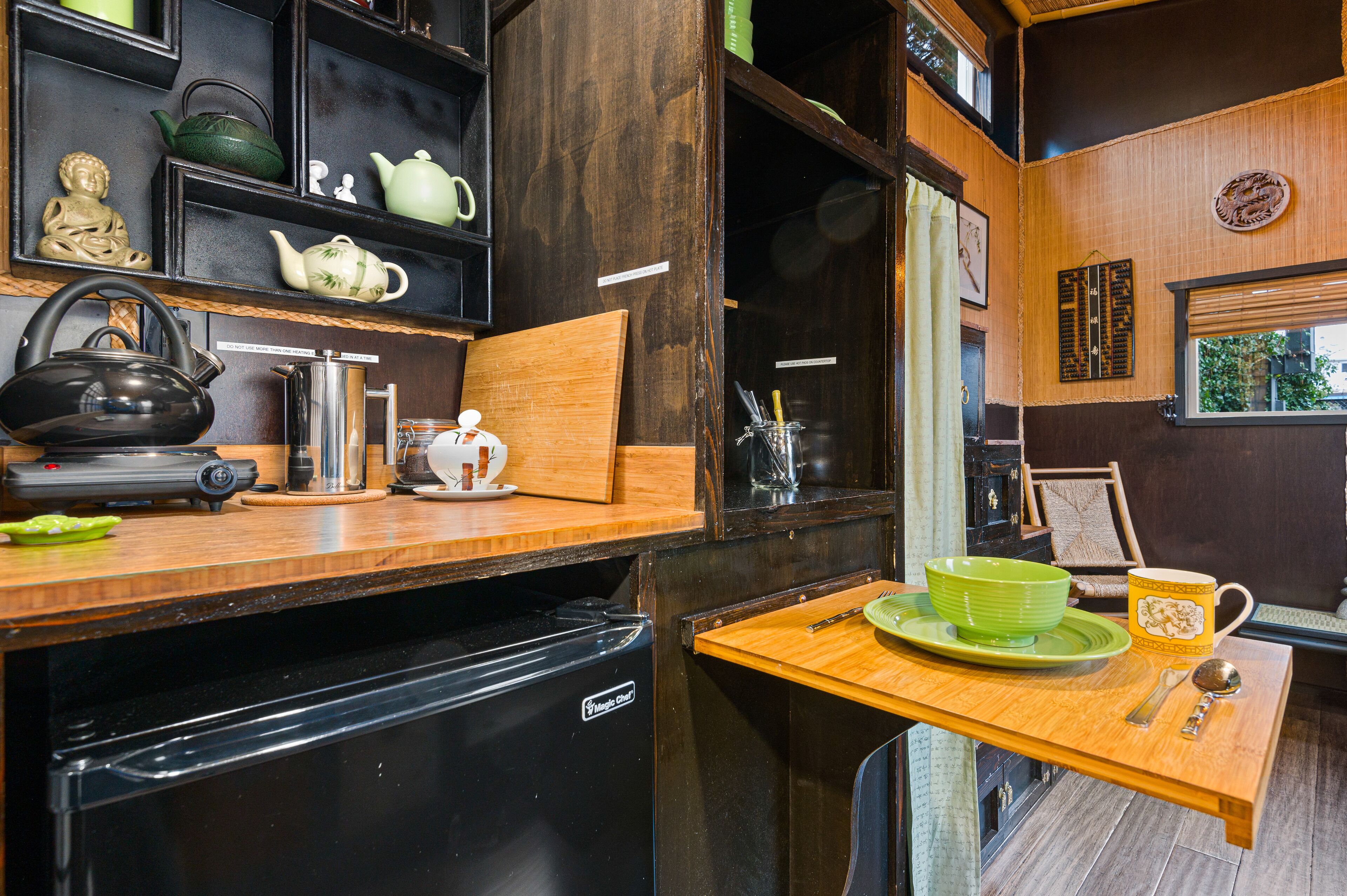 bamboo - tiny house | private kitchenette | fridge, coffee/tea maker, electric kettle, cookware/dishes/utensils