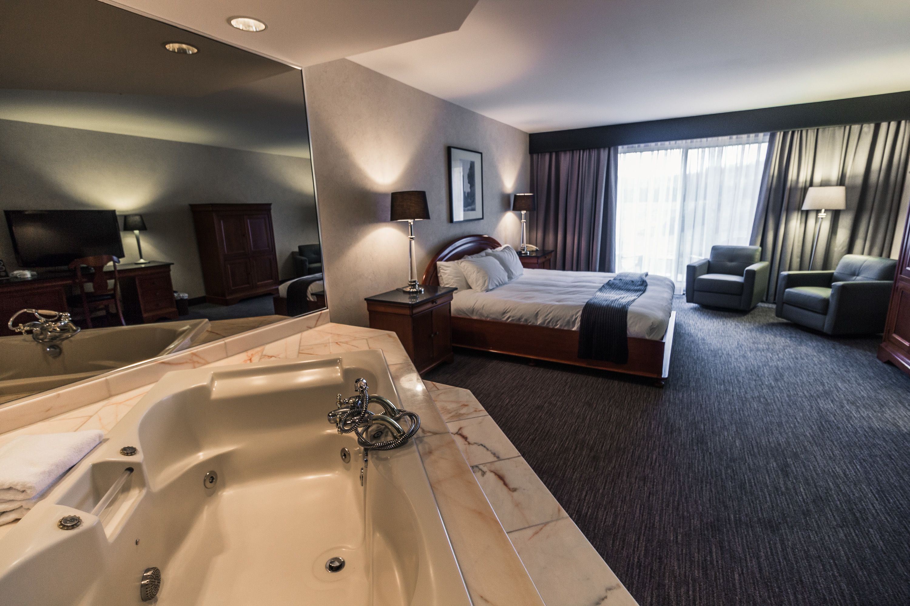 deluxe room, 1 king bed | jetted bathtub