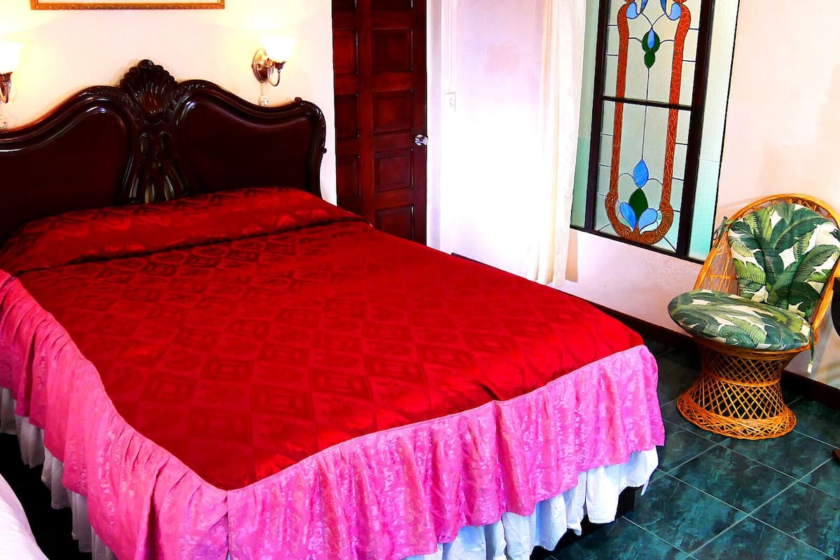 Quarto casal standard, 1 quarto, para não fumantes, vista para o jardim | 1 quarto, escrivaninha, roupa de cama