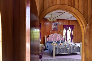Standard Studio Suite | 1 bedroom, desk, bed sheets