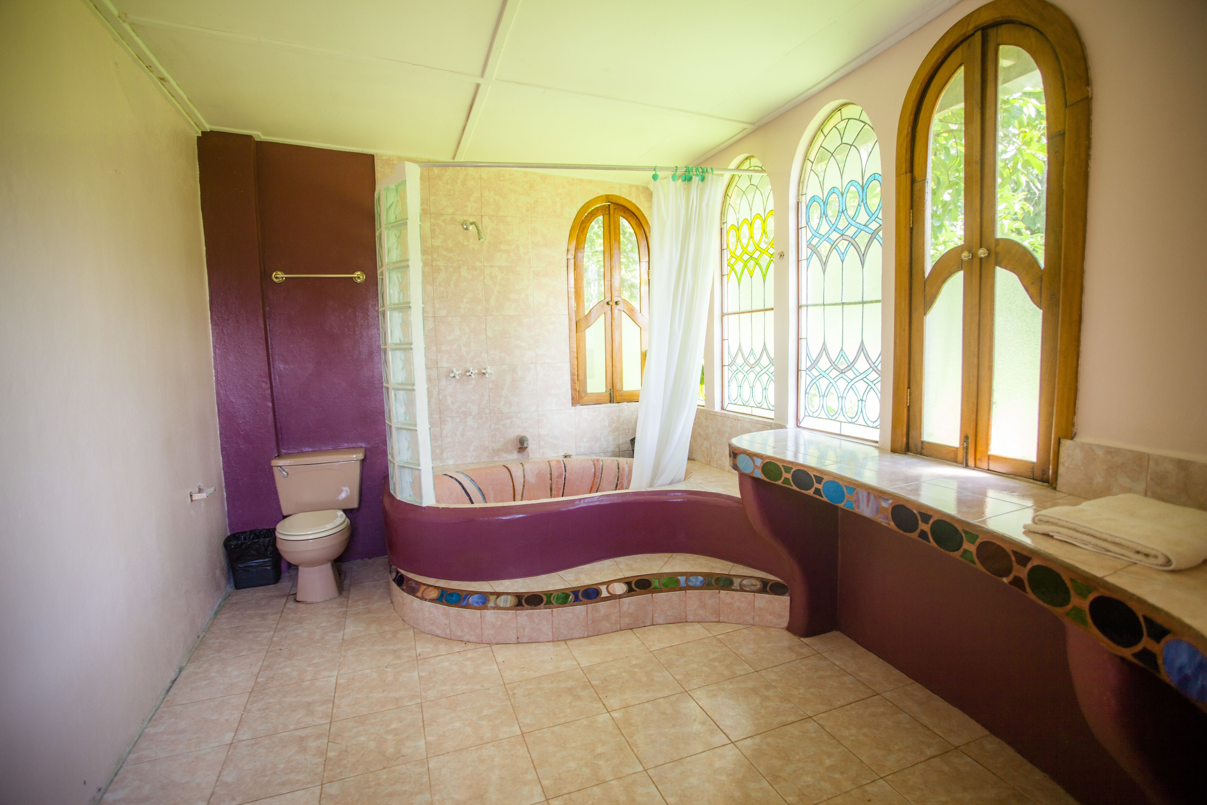Habitación doble estándar, 1 habitación, para no fumadores, vista al jardín | Baño | Tina, amenidades de baño gratuitas, secadora de cabello, toallas 