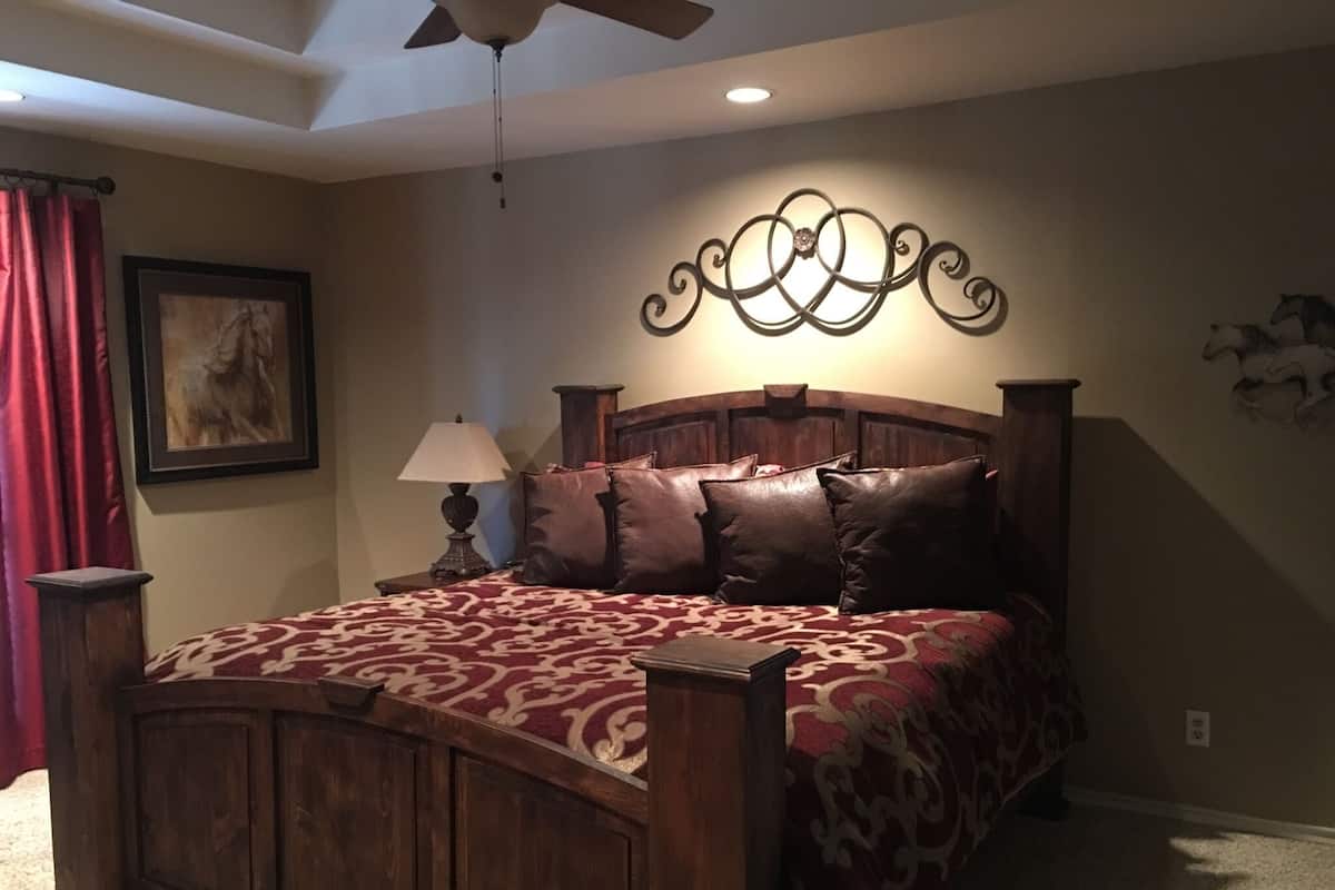 Luxury Double Room, Ensuite (The Mustang)