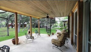 Exterior - Live Oaks Bed and Breakfast (Uvalde)