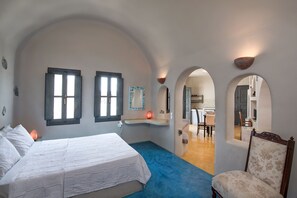 Studio | Living area | Flat-screen TV