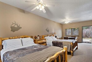 Superior Quadruple Room, Ensuite (Queen Doubles)
