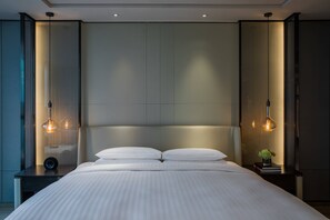 Superior King Bed Room | Down duvets, minibar, in-room safe, individually furnished - Chengdu Marriott Hotel Financial Centre (Chengdu)
