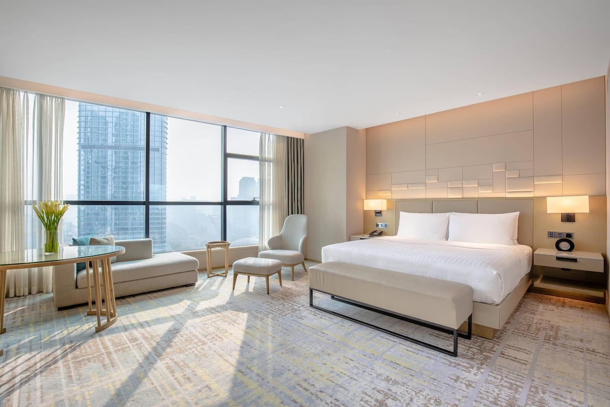 Executive Deluxe King Bed Room | Down comforters, minibar, in-room safe, individually furnished