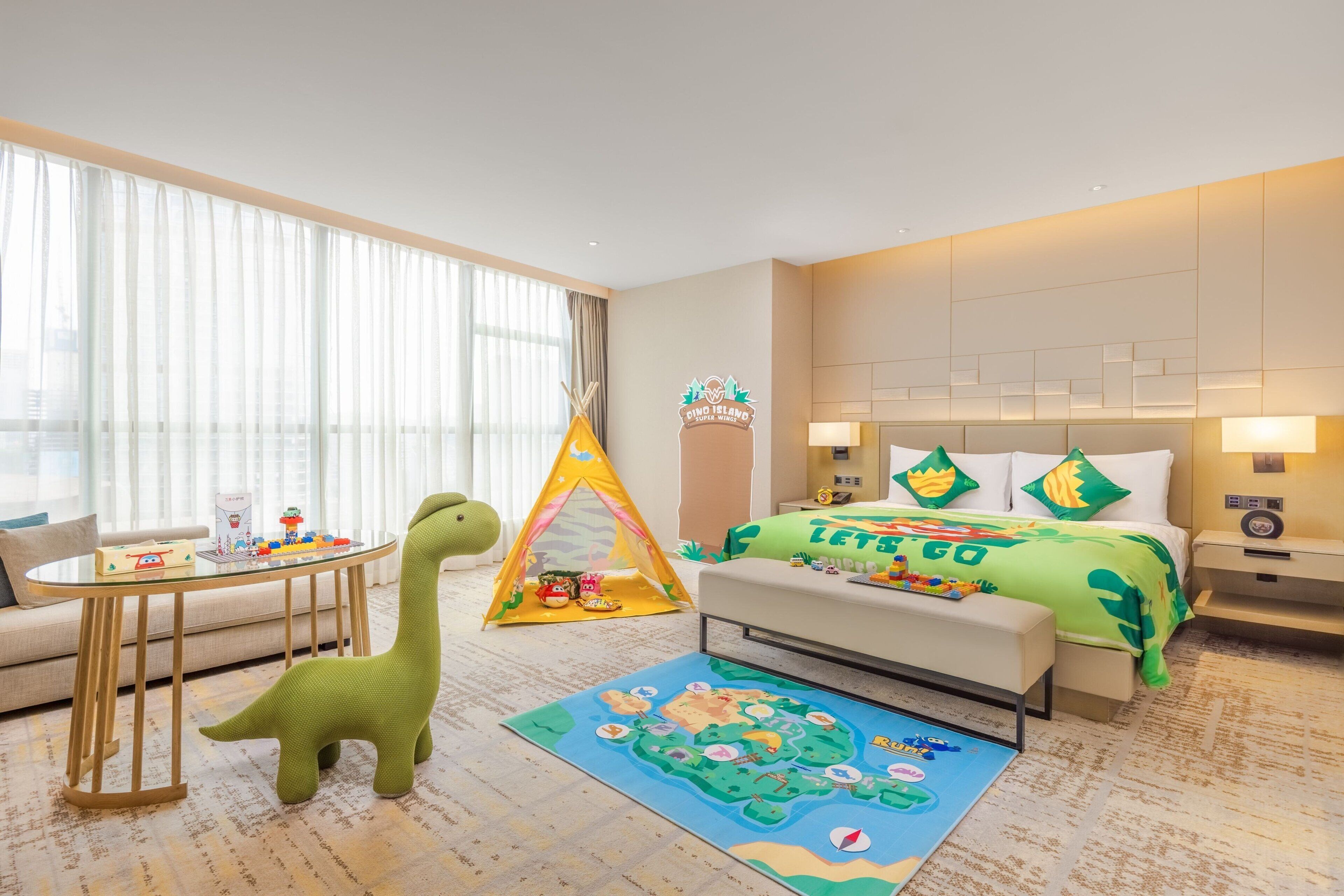 family king room | children’s theme room