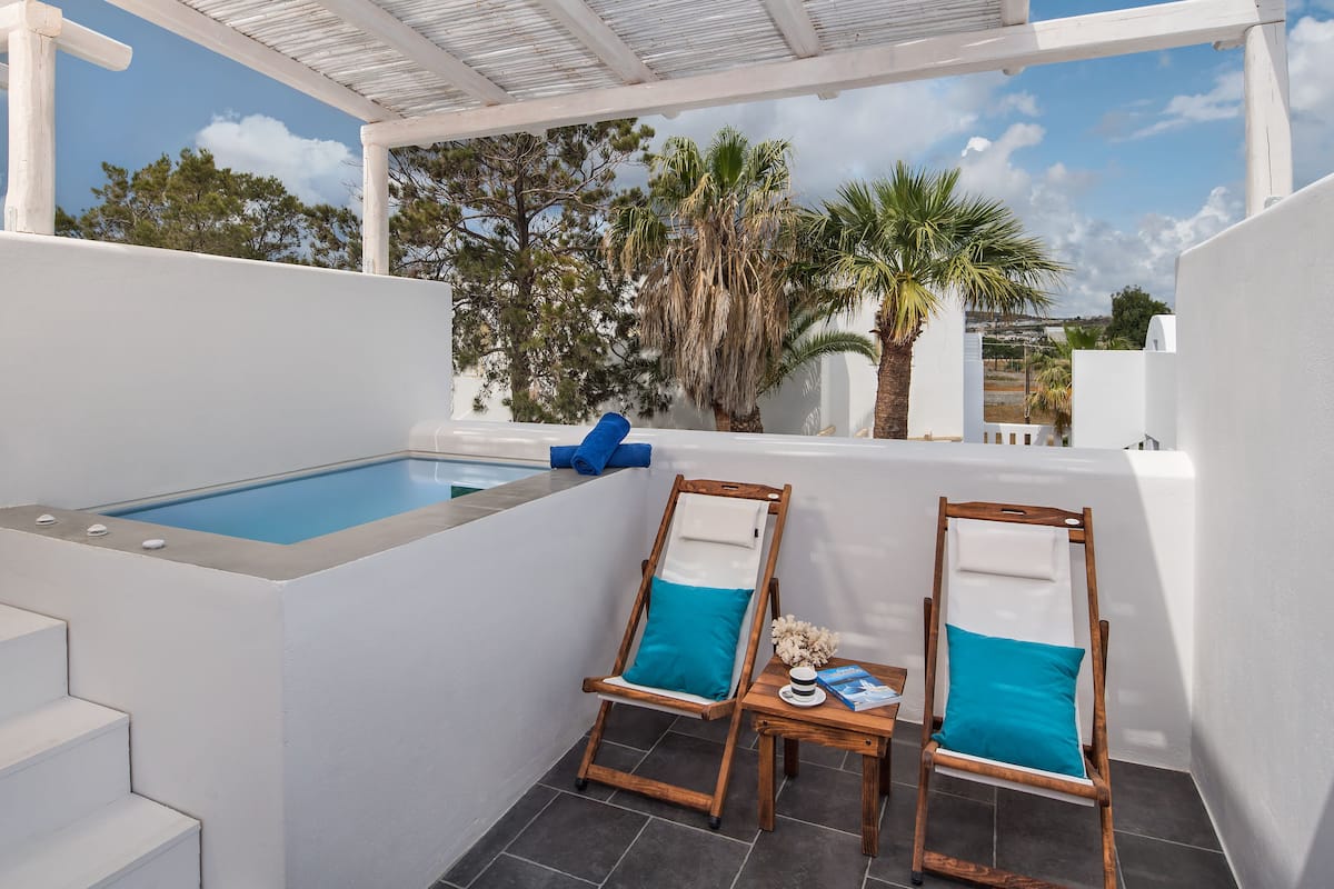 Studio Suite, Jetted Tub (Excelsior) | 1 bedroom, in-room safe, iron/ironing board, free WiFi