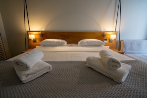 Comfortable hotel room with a neatly made bed and bedside lamps.