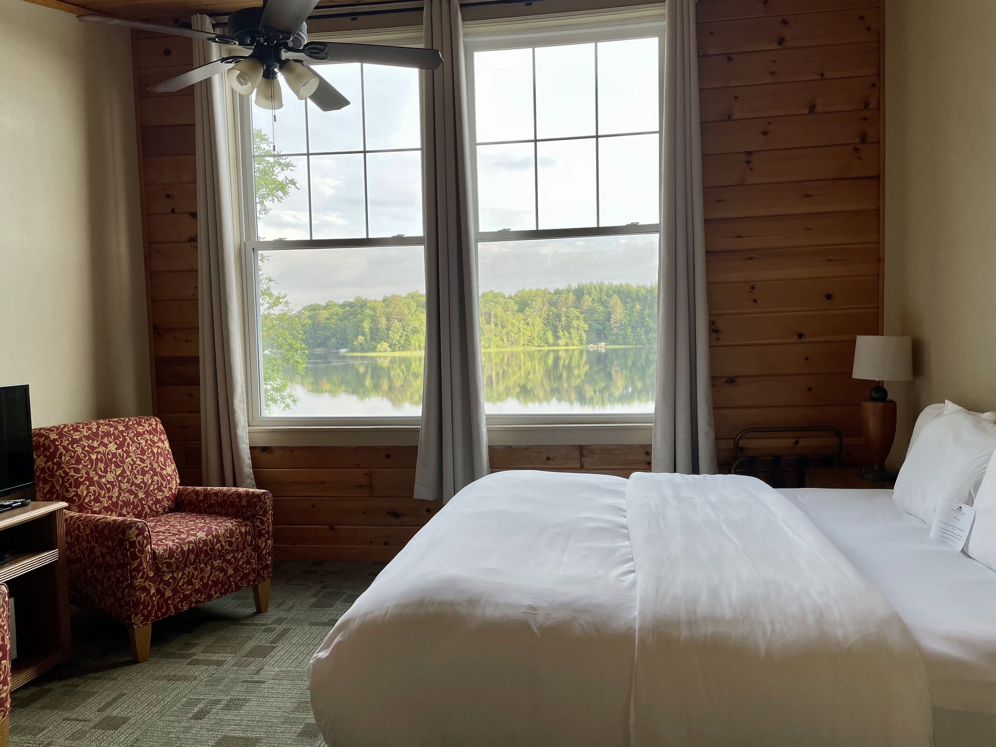 Room, 1 King Bed, Lake View, Lakeside