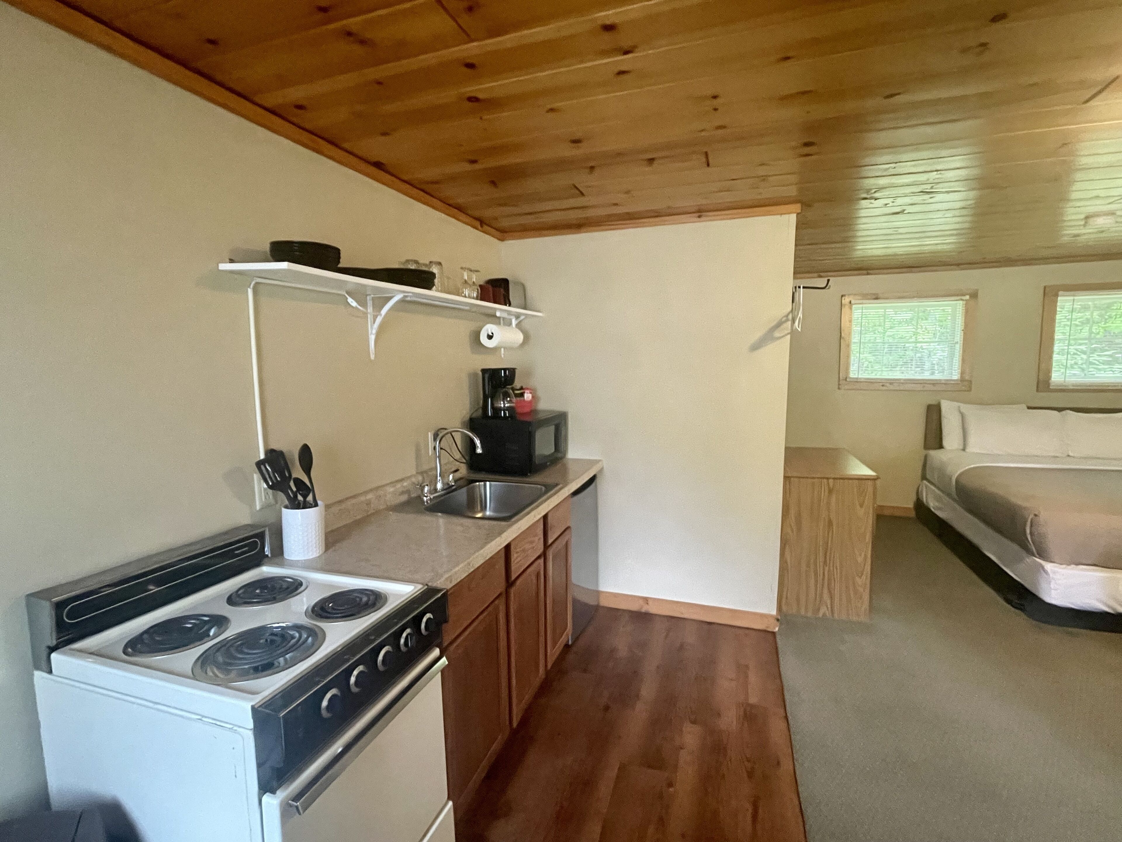 standard duplex, 1 king bed | private kitchen | mini-fridge, microwave, coffee/tea maker