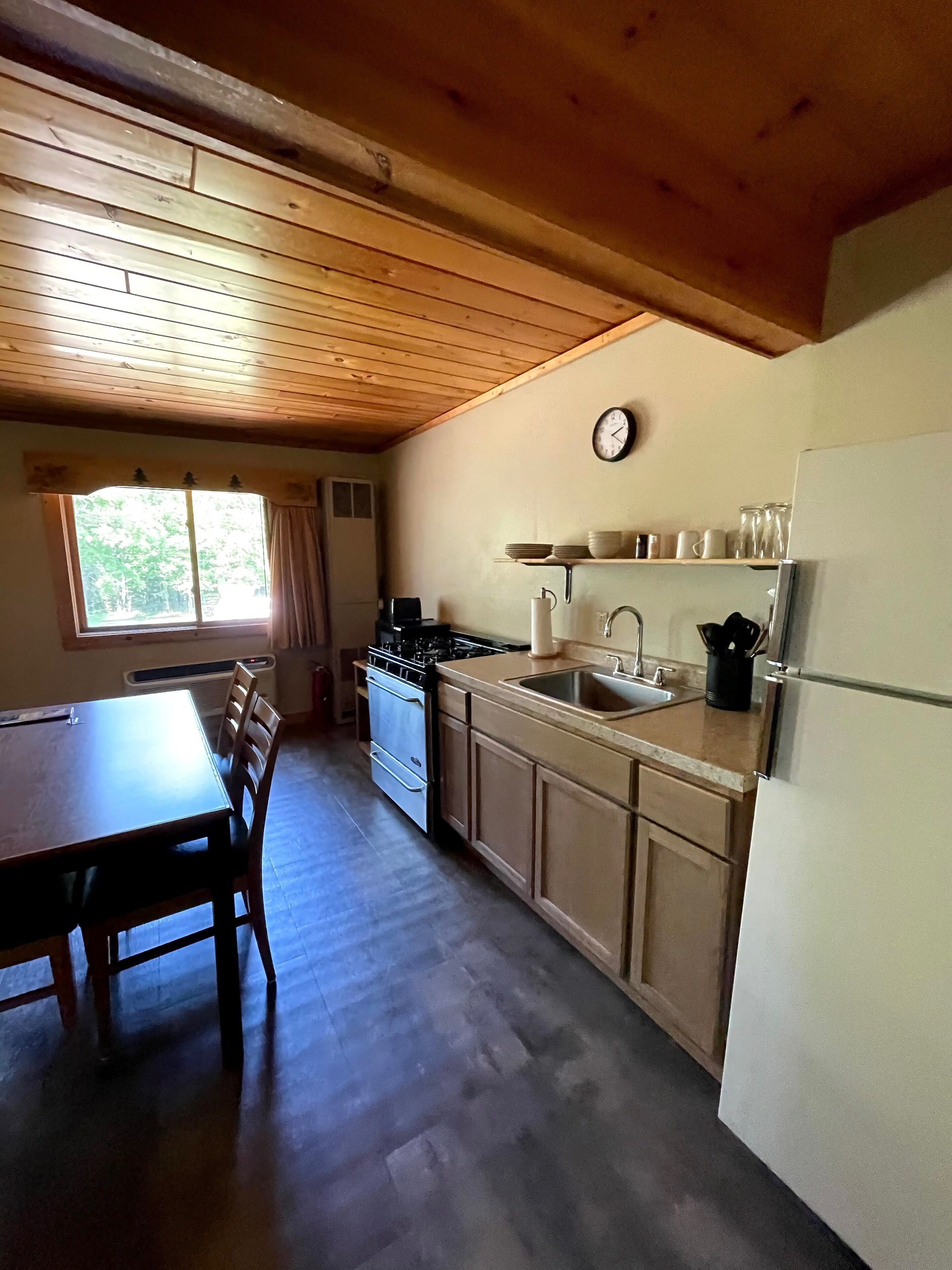 basic cabin, 2 bedrooms, resort view, slope side | private kitchen | mini-fridge, microwave, coffee/tea maker