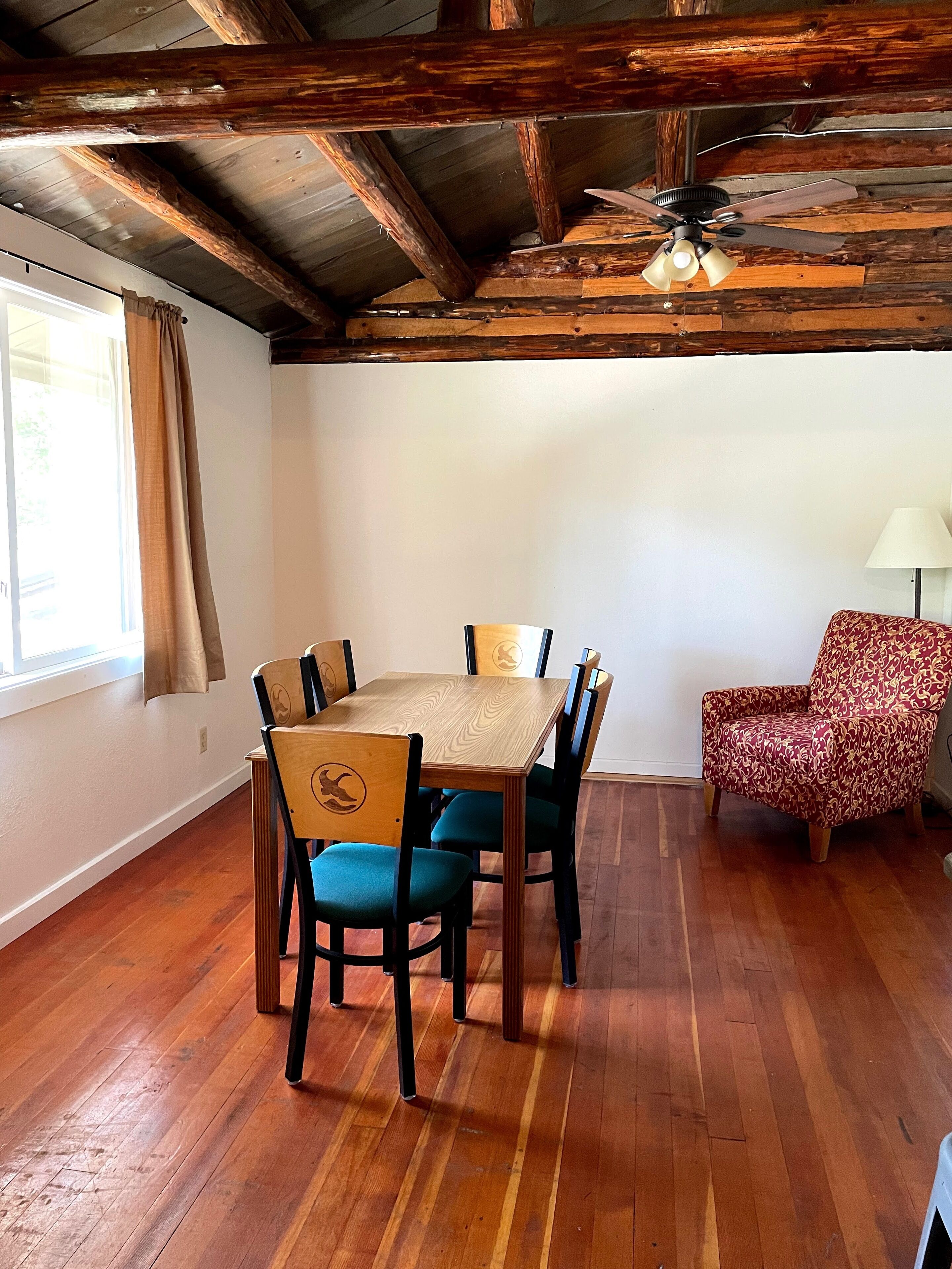 Deluxe Cabin | Dining room