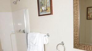 Basic Suite, 1 King Bed, Kitchen | Bathroom | Shower, eco-friendly toiletries, towels, soap