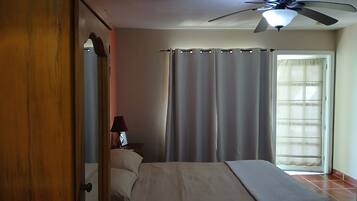 Estudio Confort, 1 cama de matrimonio | 1 dormitorio, ropa de cama de alta calidad, cortinas opacas