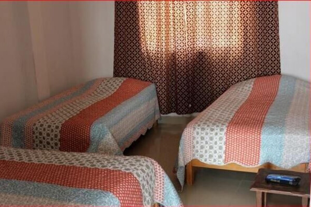 Chambre Triple, salle de bains commune
