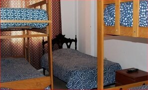 Dormitorio compartido, dormitorio mixto (4pax) | Escritorio y wifi gratis 