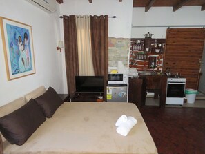 Studio, 2 Queen Beds | Blackout drapes, soundproofing, iron/ironing board, free WiFi - Apartment Rustic Curaçao (Willemstad)