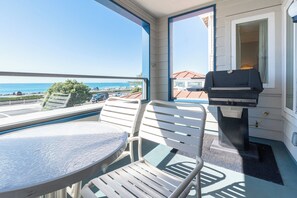 Outdoor dining - Capistrano Surfside Inn (Dana Point)