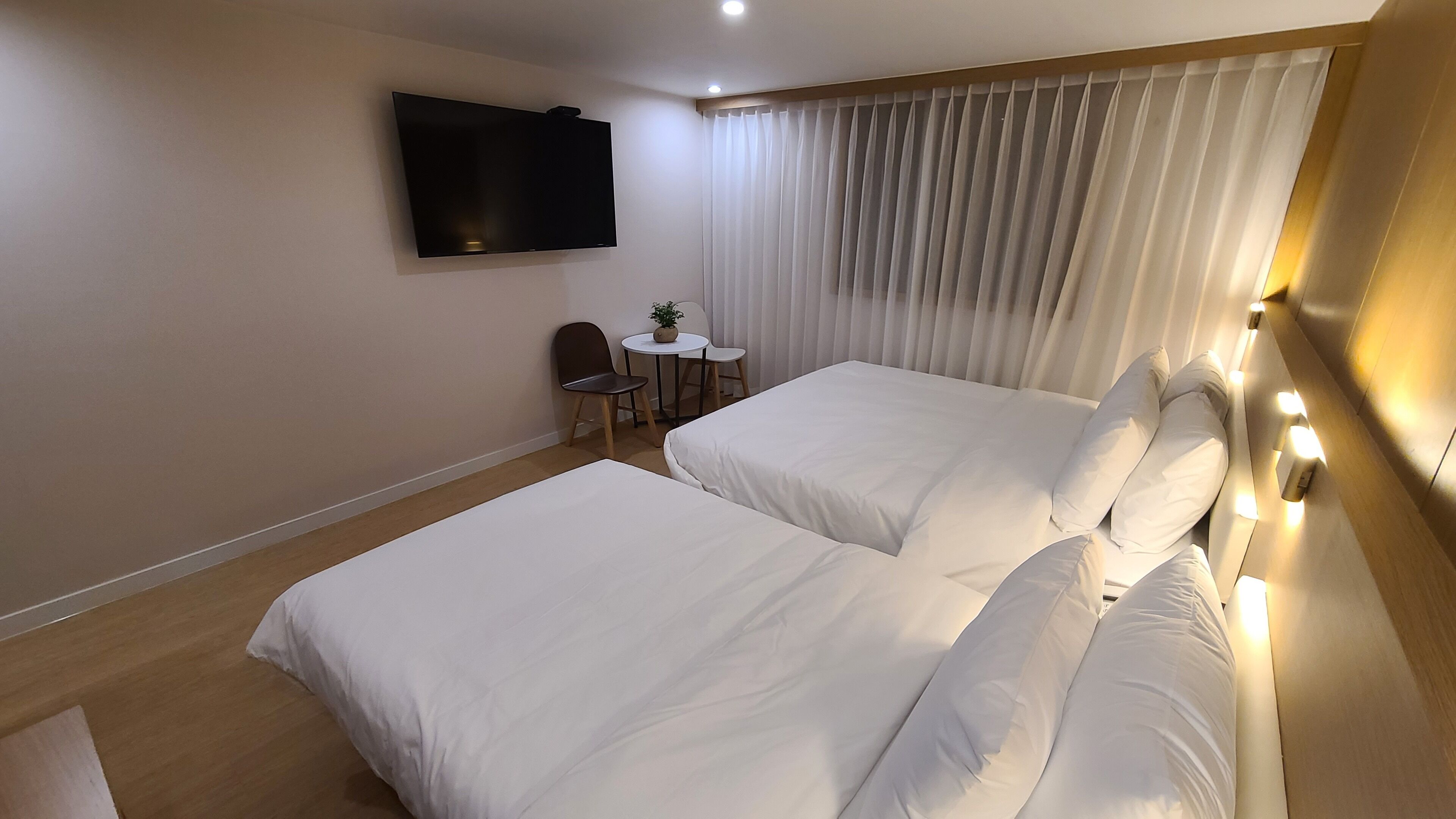 deluxe twin room | soundproofing, free wifi