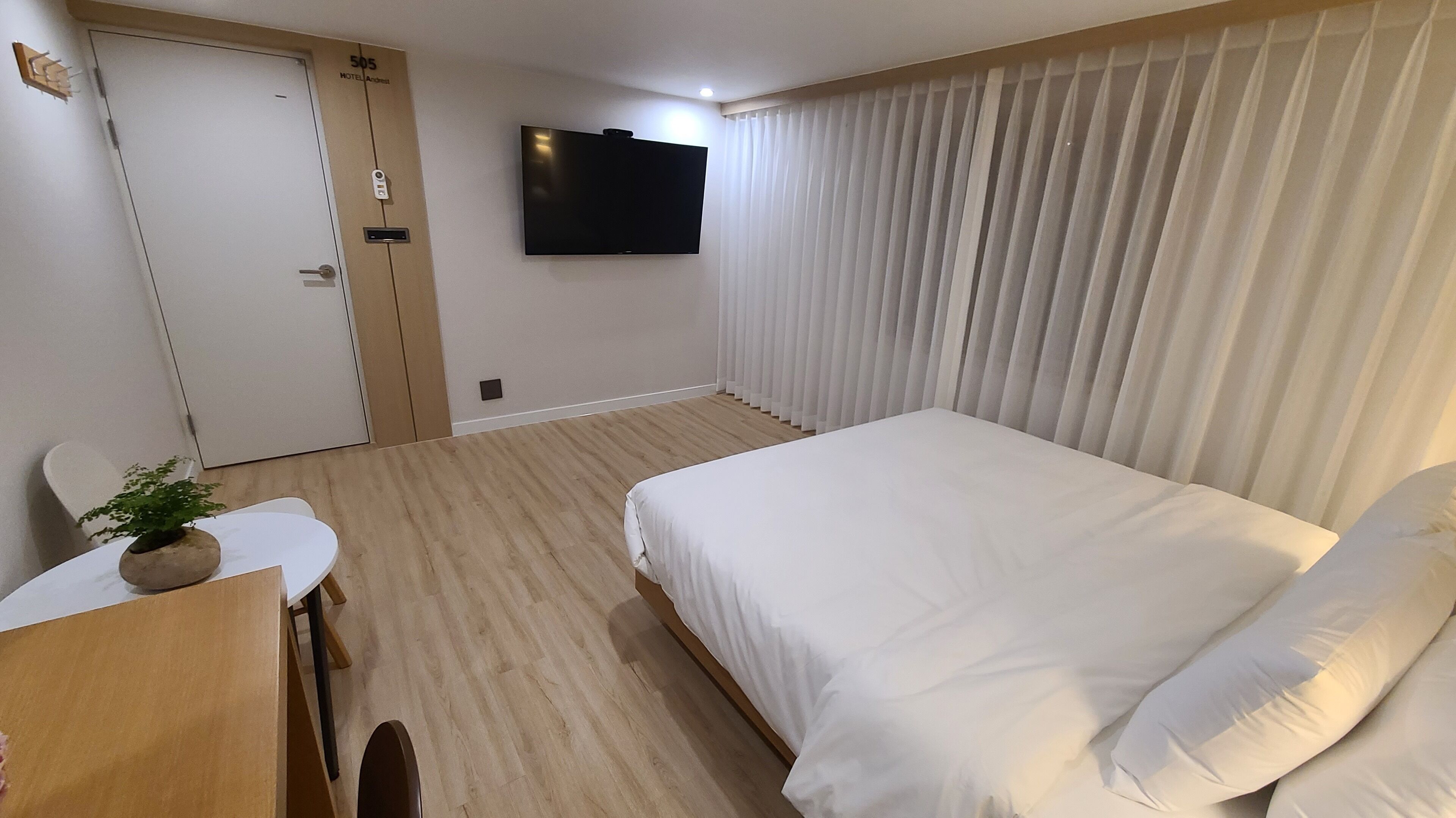 deluxe double room | soundproofing, free wifi