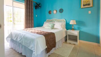 Apartment, 1 Bedroom, Kitchen, Mountain View | 1 bedroom, Egyptian cotton sheets, premium bedding, in-room safe