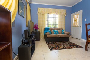 Apartment, 1 Schlafzimmer, Küche, Bergblick | Wohnzimmer